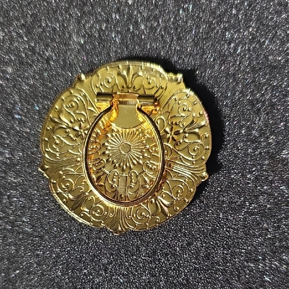 Vintage Gold Scarf Clip with Textured Design - Picture 3 of 5